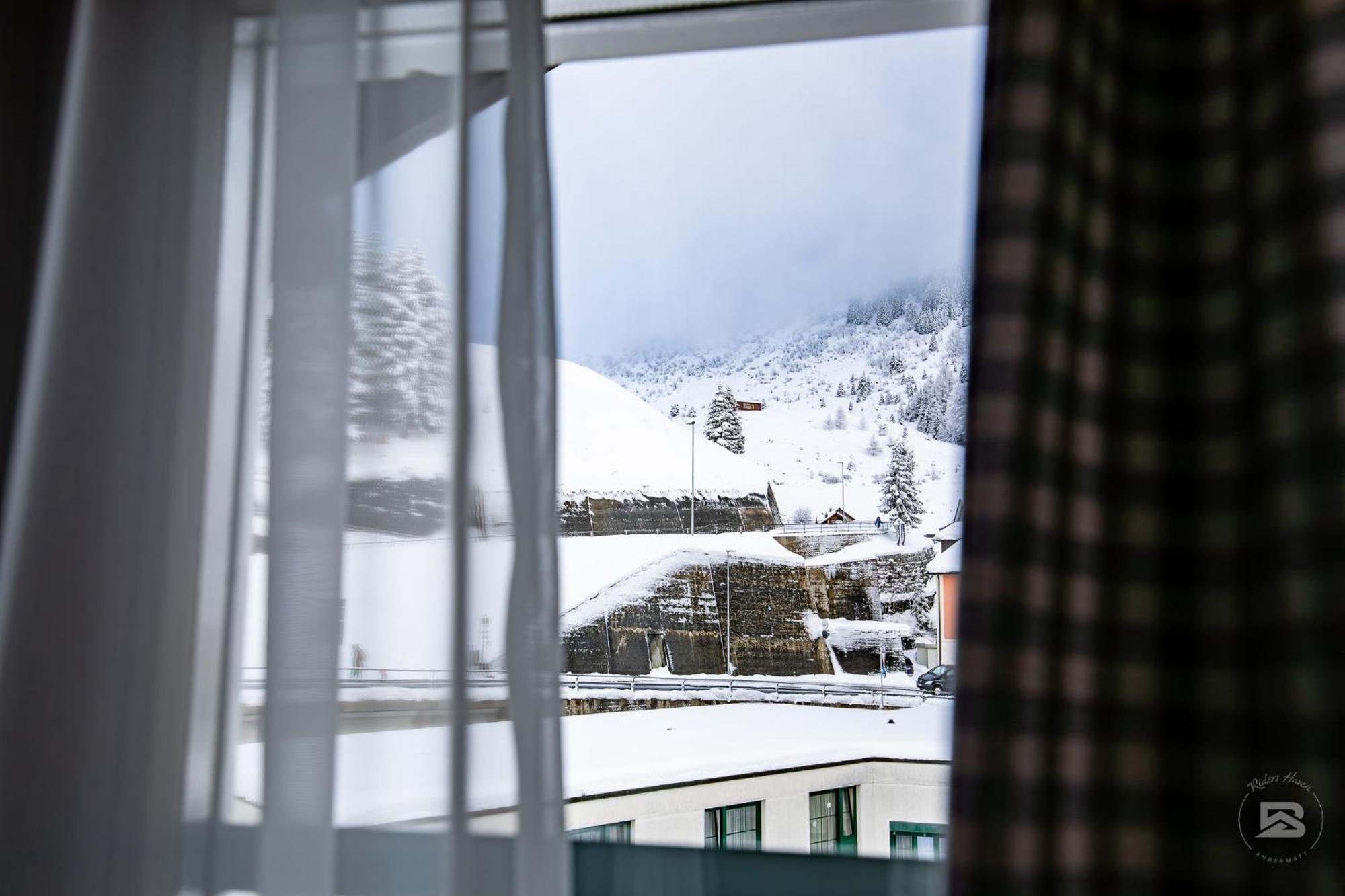 Hotel Bergidyll - Riders Haven Andermatt Exterior photo